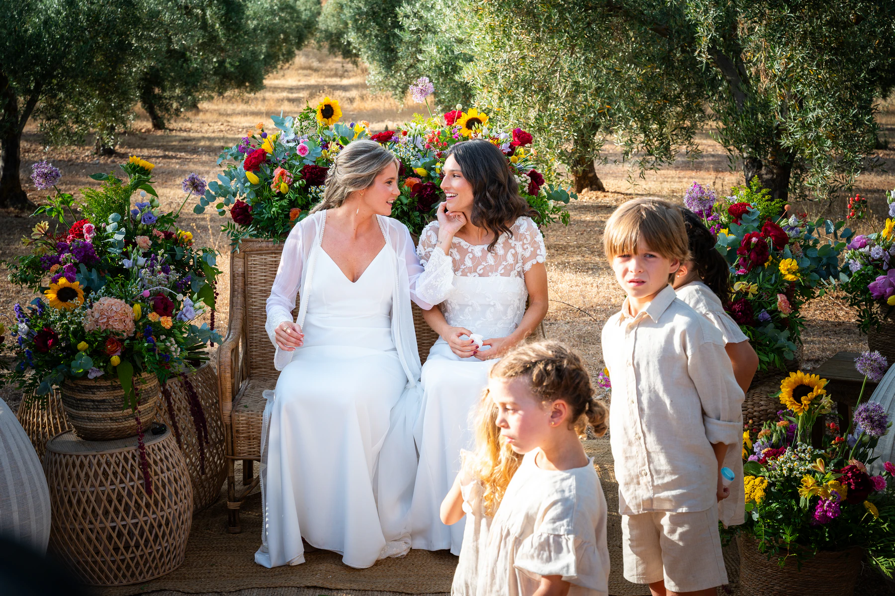 Fotos con abuelos y familia: cómo cuidar los recuerdos más importantes sin convertir la boda en una lista